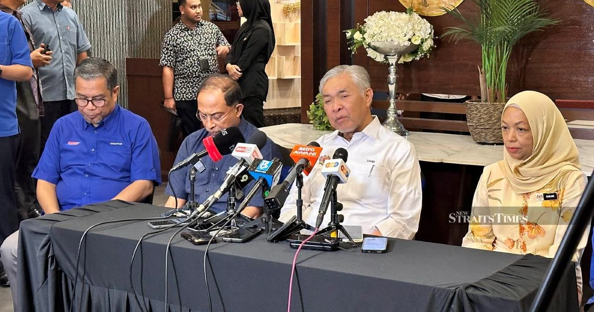 Zahid Urges Coalition Partners to Abandon Najib-Rosmah References in Johor Campaign