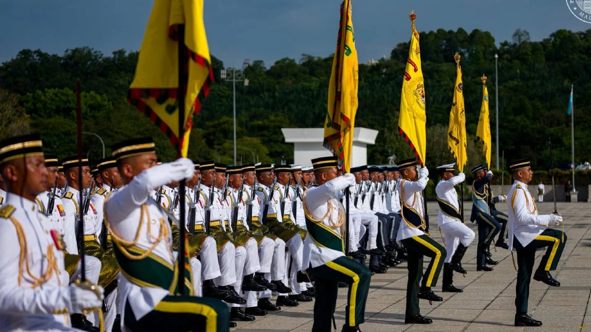 Trooping of the Colours demonstrates military commitment to King, nation – Anwar