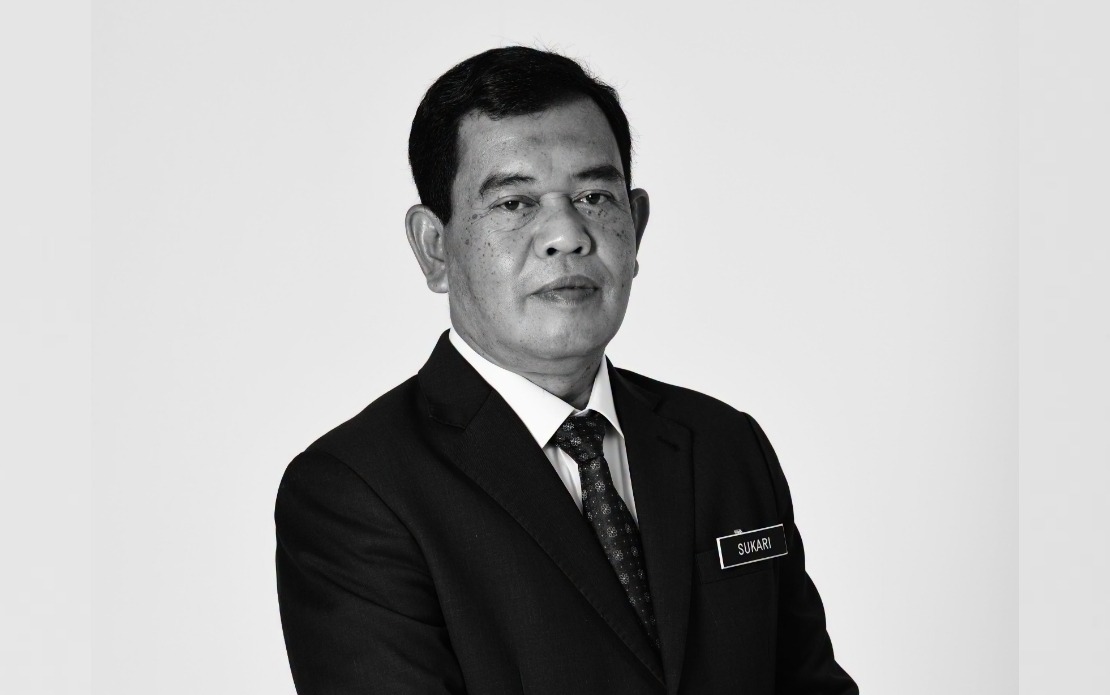 Communications Minister Fahmi Pays Tribute to Former Information Department Head Mohd Sukari