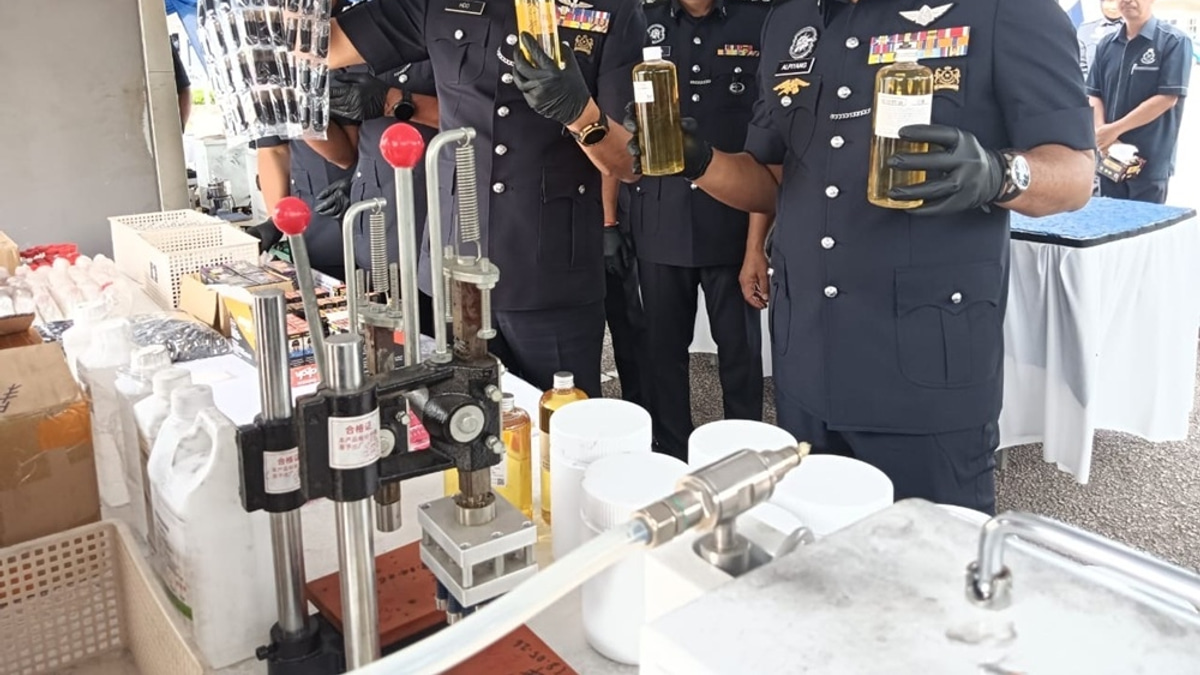Johor Police Dismantle Major Drug Lab, Seize RM16.4 Million in Illicit Vape Cartridges