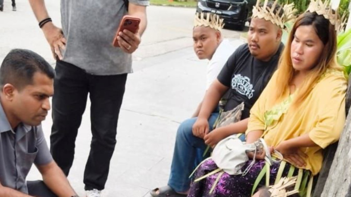 Orang Asli from Kampung Sungai Cot trek to PM's residence over ancestral land crisis