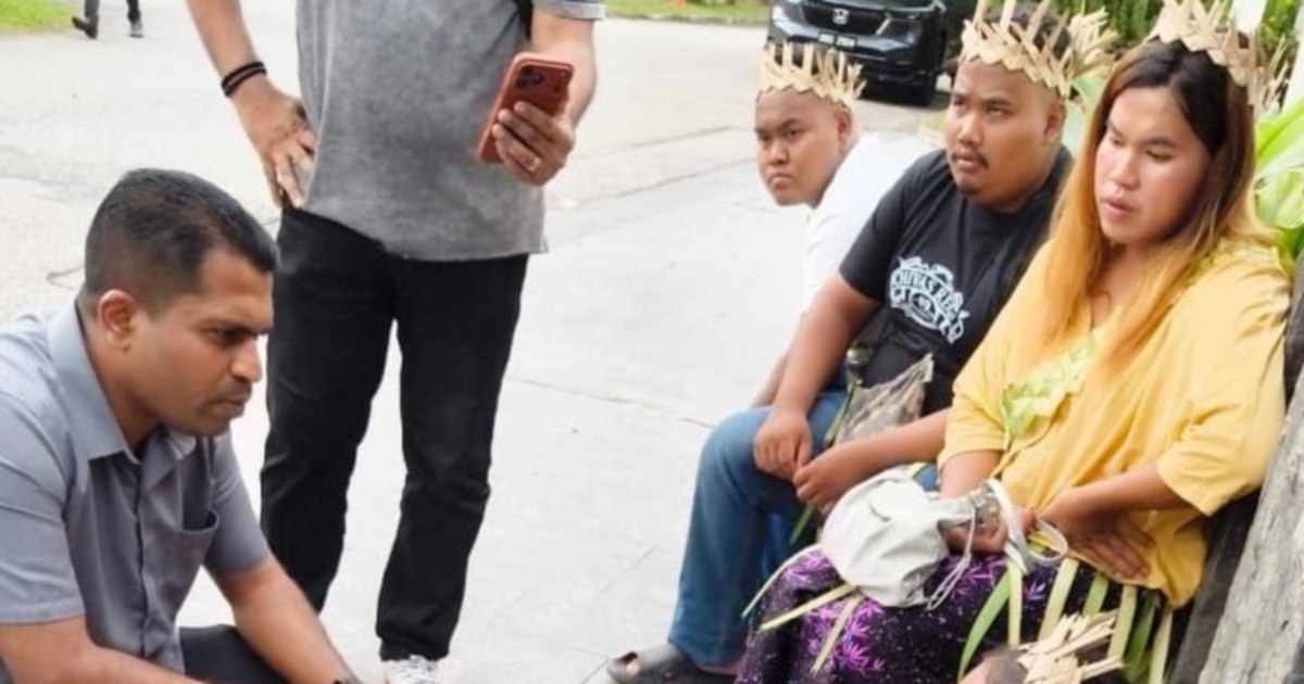 Orang Asli from Kampung Sungai Cot trek to PM's residence over ancestral land crisis