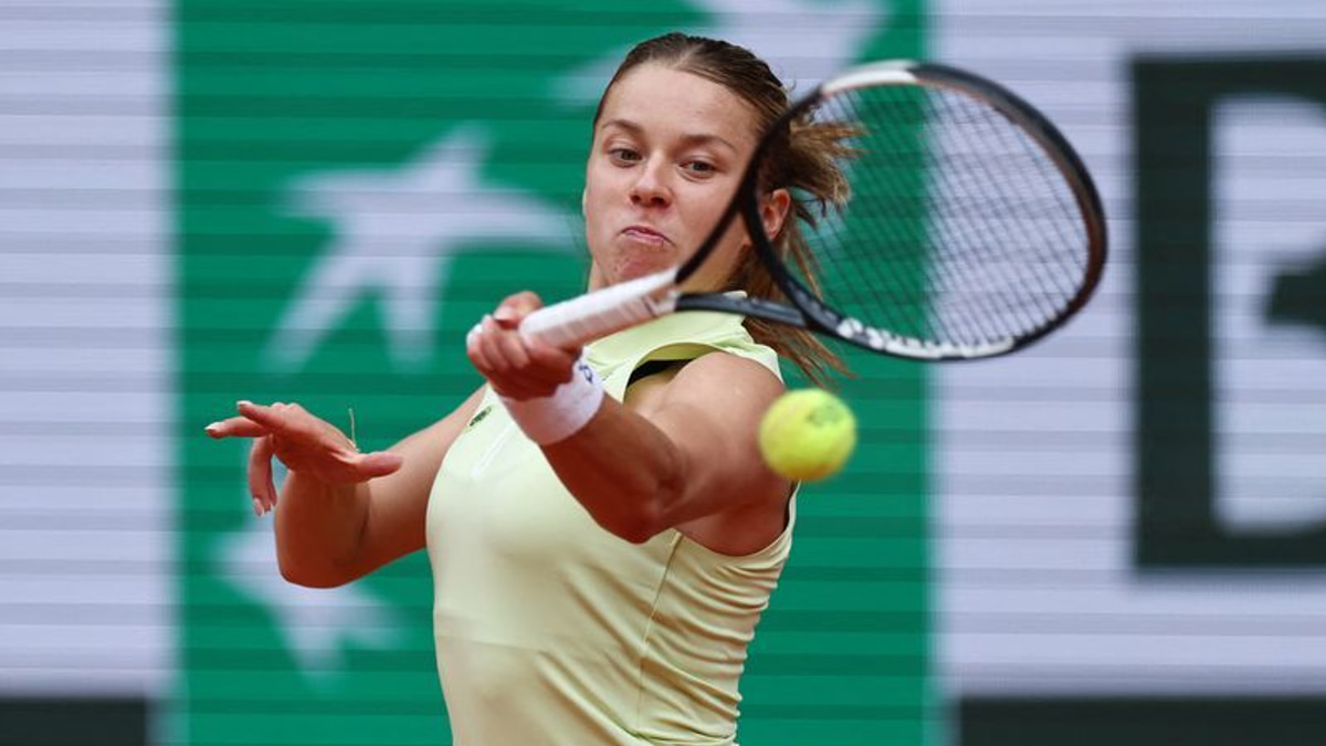Chwalinska overcomes depression to reach French Open semi-finals