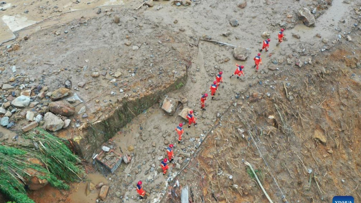 One Dead, 17 Missing After Torrential Rains Strike Chongqing
