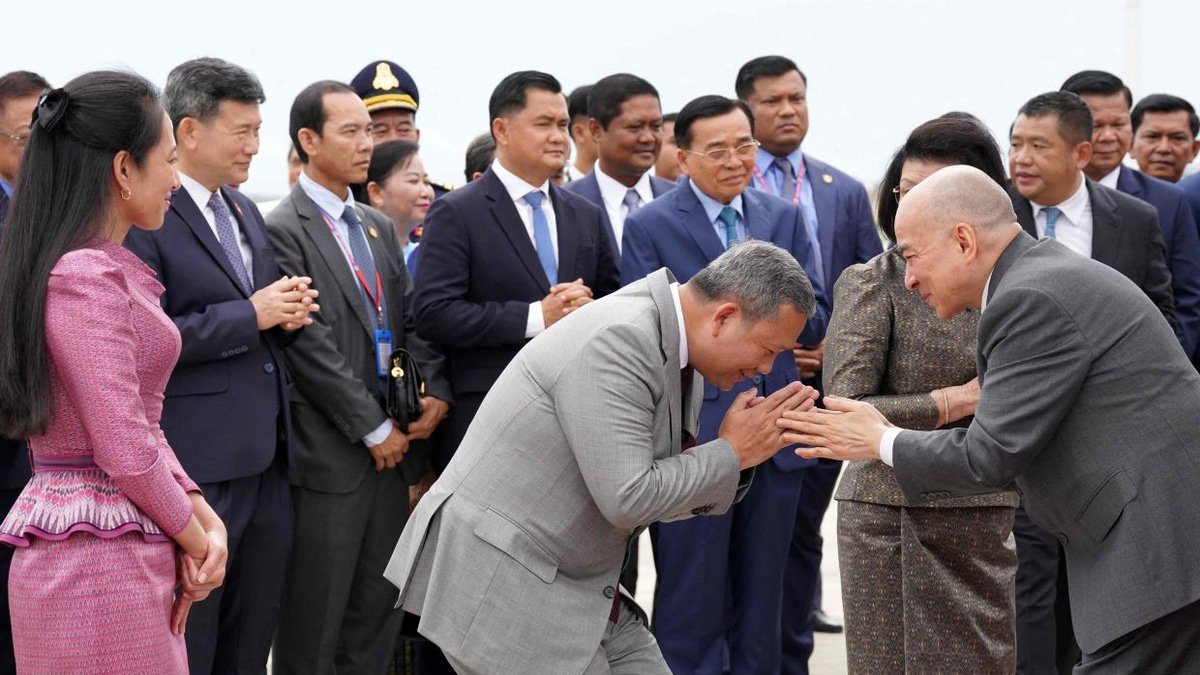 Cambodia's King Norodom Sihamoni Returns Home After Cancer Treatment in China