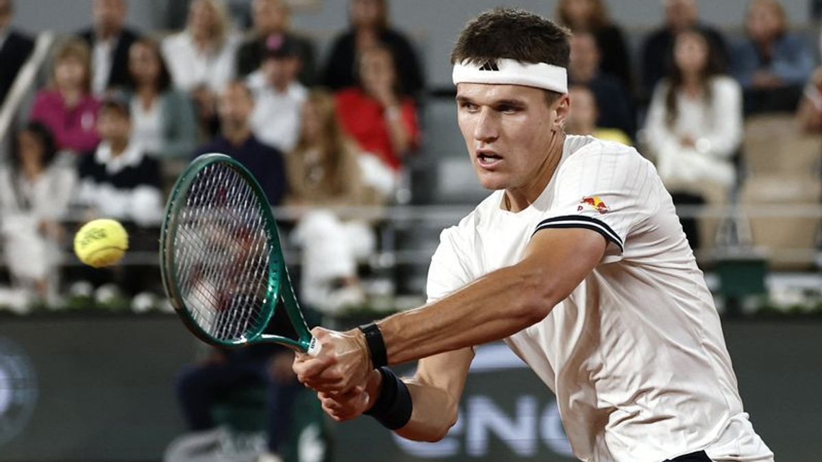 Mensik becomes youngest Czech to reach French Open semi-finals, Andreeva and Kostyuk advance