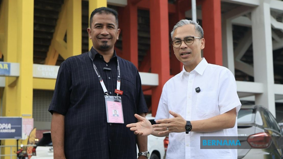 Fahmi Urges Clean Campaign After PH Billboards Vandalised in Negeri Sembilan