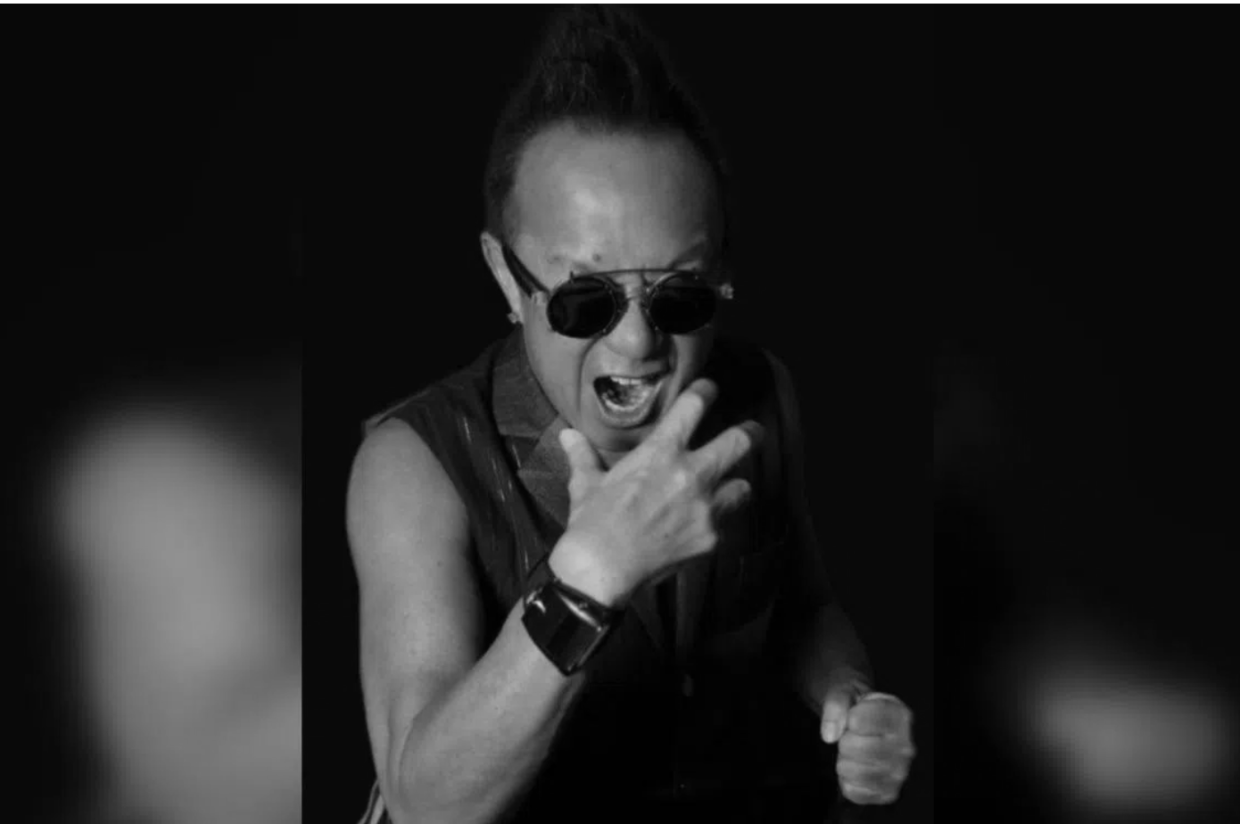Mandopop Singer David Huang Dies at 61