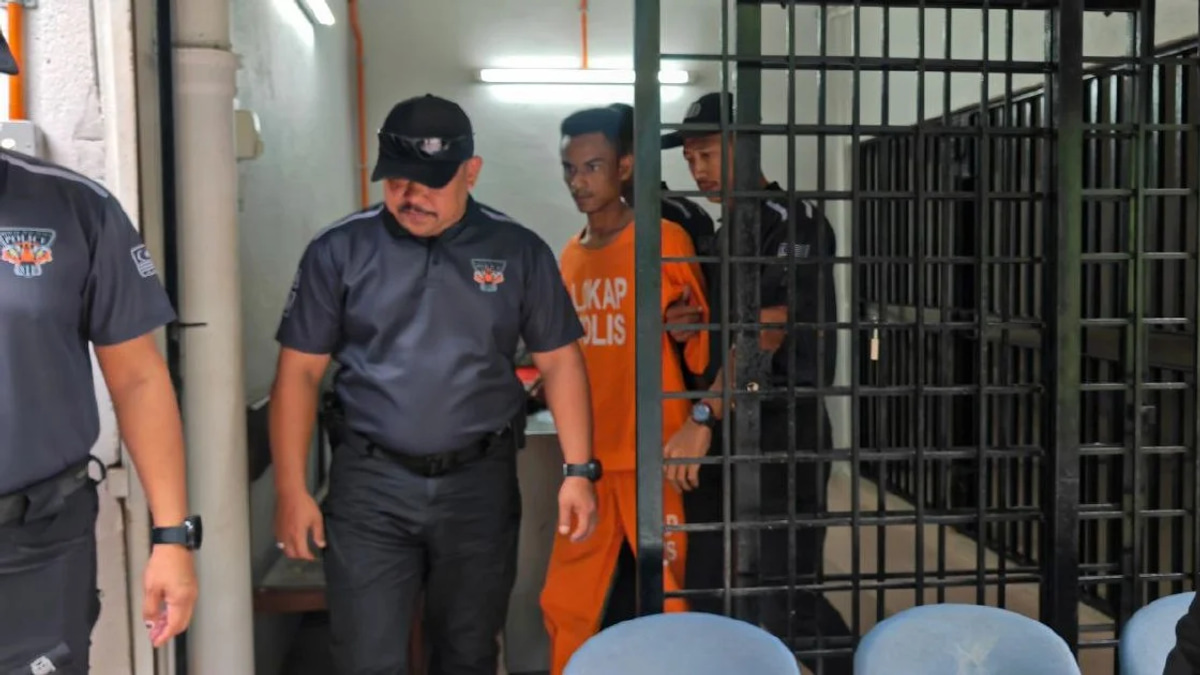 Ambulance Driver Charged Over Death of Girlfriend's Toddler