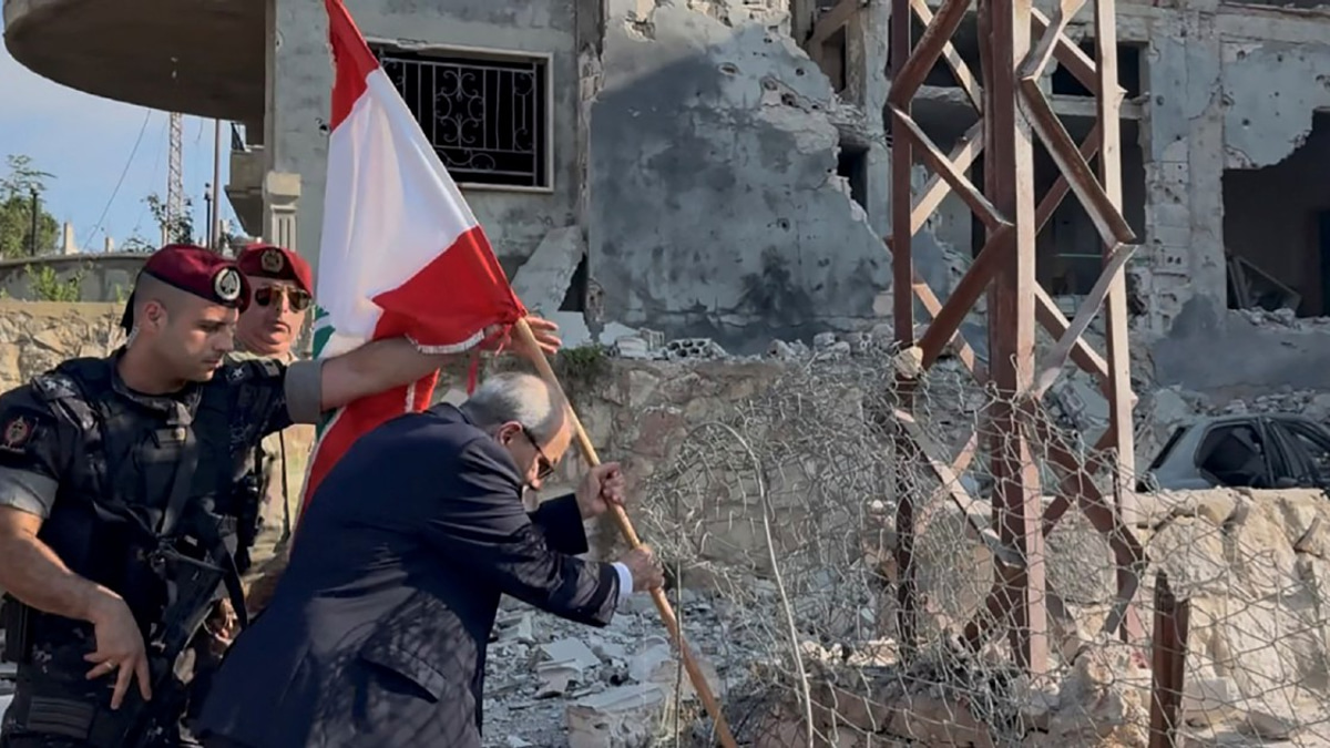 Lebanon's Premier Insists on Full Israeli Pullout as Military Deploys to Border Villages