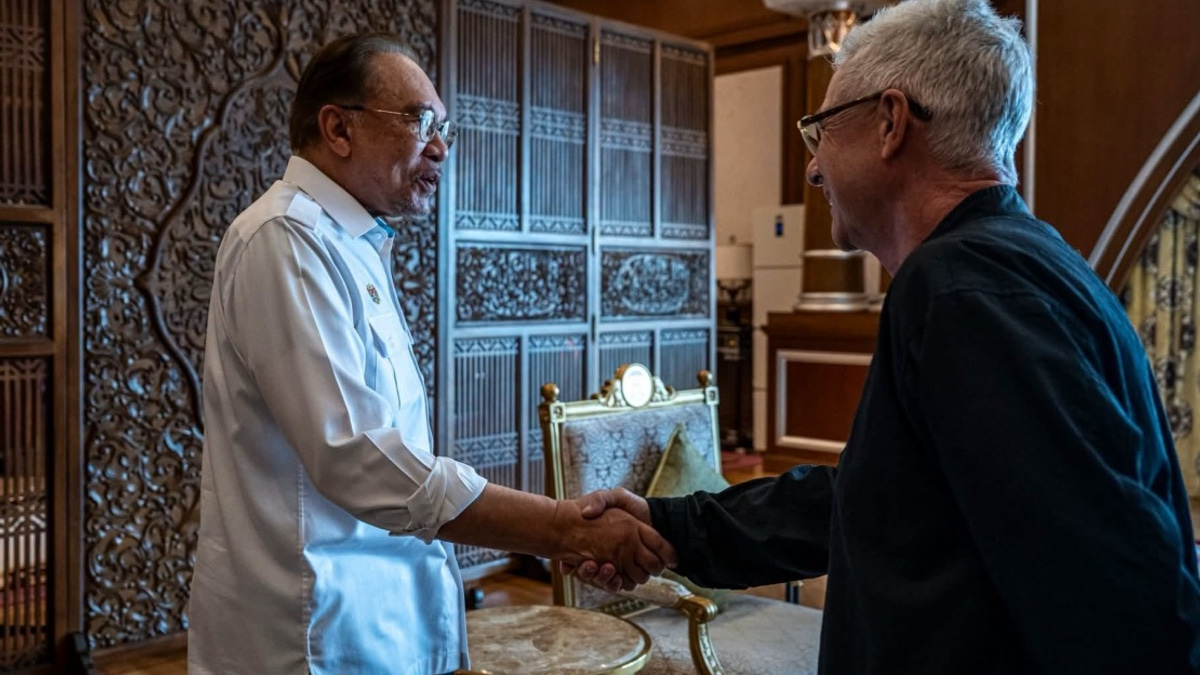 Anwar Seeks Singapore's Formula 1 Expertise as Malaysia Prepares for 2026 Bahrain Grand Prix