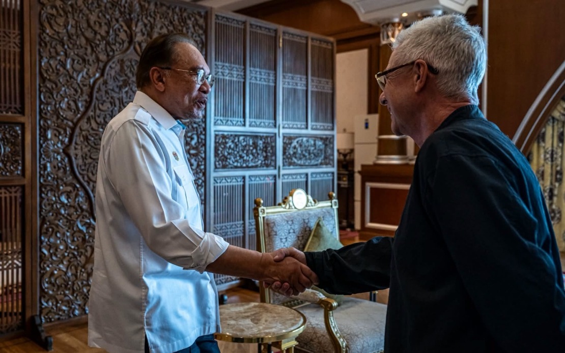 Anwar Seeks Singapore's Formula 1 Expertise as Malaysia Prepares for 2026 Bahrain Grand Prix