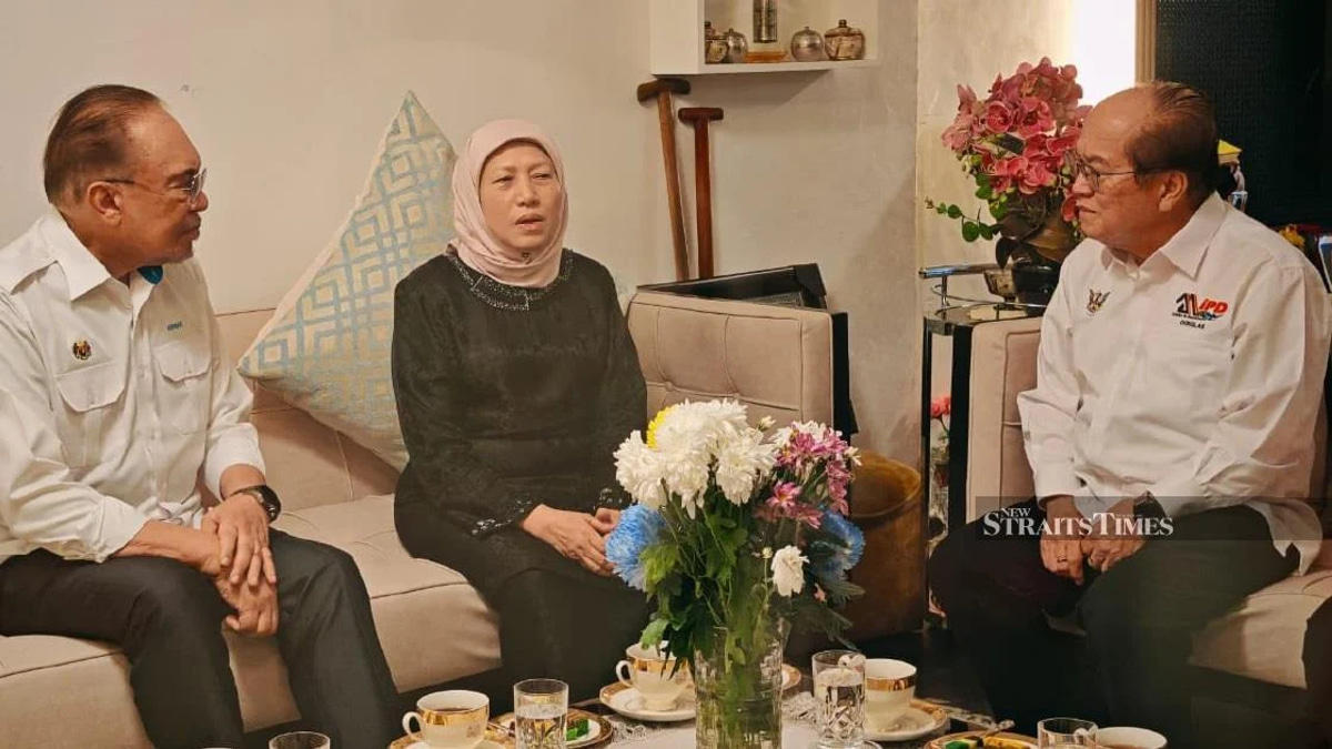PM Anwar Visits Nancy Shukri to Express Condolences Over Husband's Passing