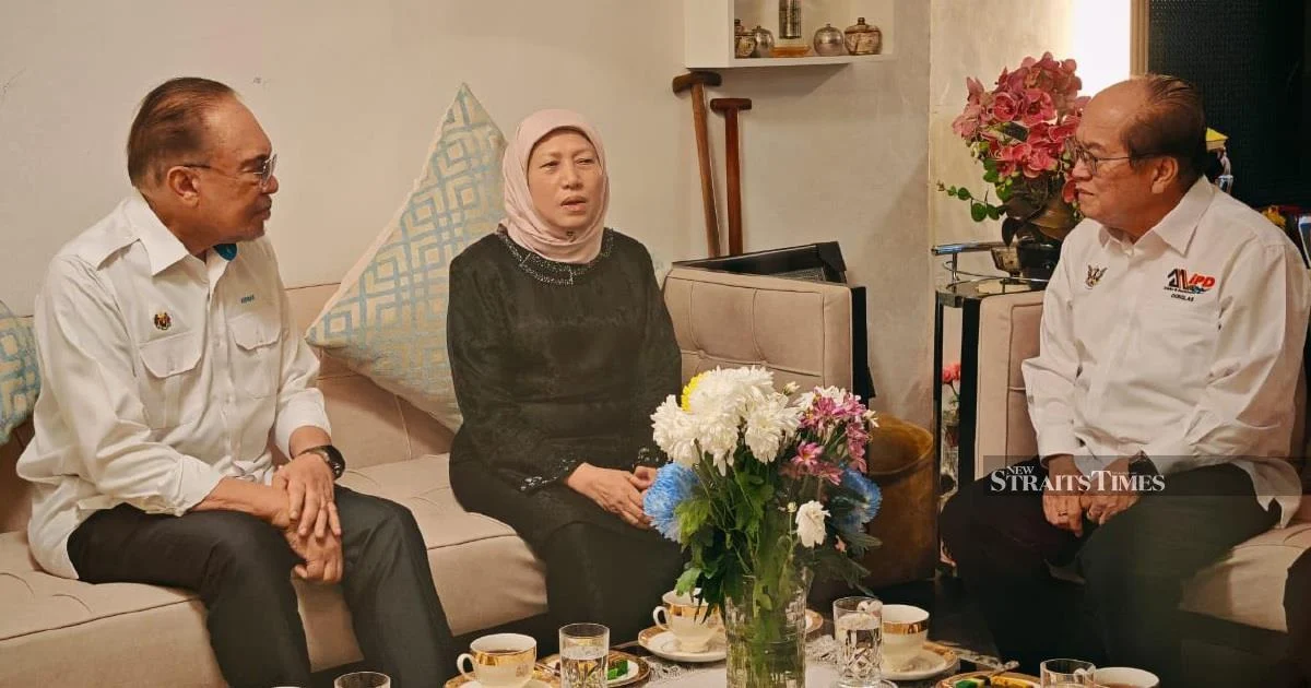 PM Anwar Visits Nancy Shukri to Express Condolences Over Husband's Passing