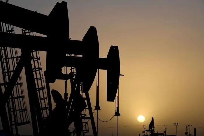 Oil surges amid escalating US-Iran tensions and Red Sea closure threats