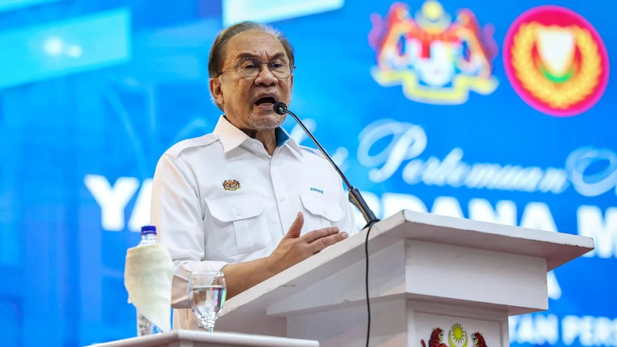 PM Rules Out Fuel Price Hike, Pledges Continued Subsidies for Malaysians