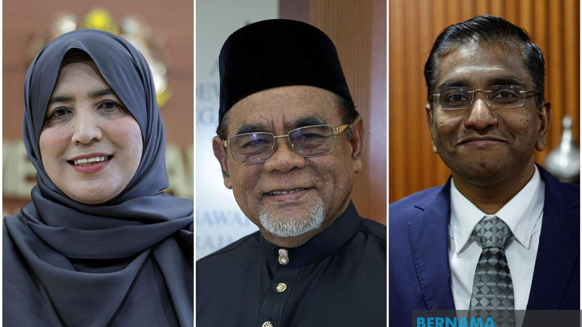 Three New and Returning Senators Take Oath of Office