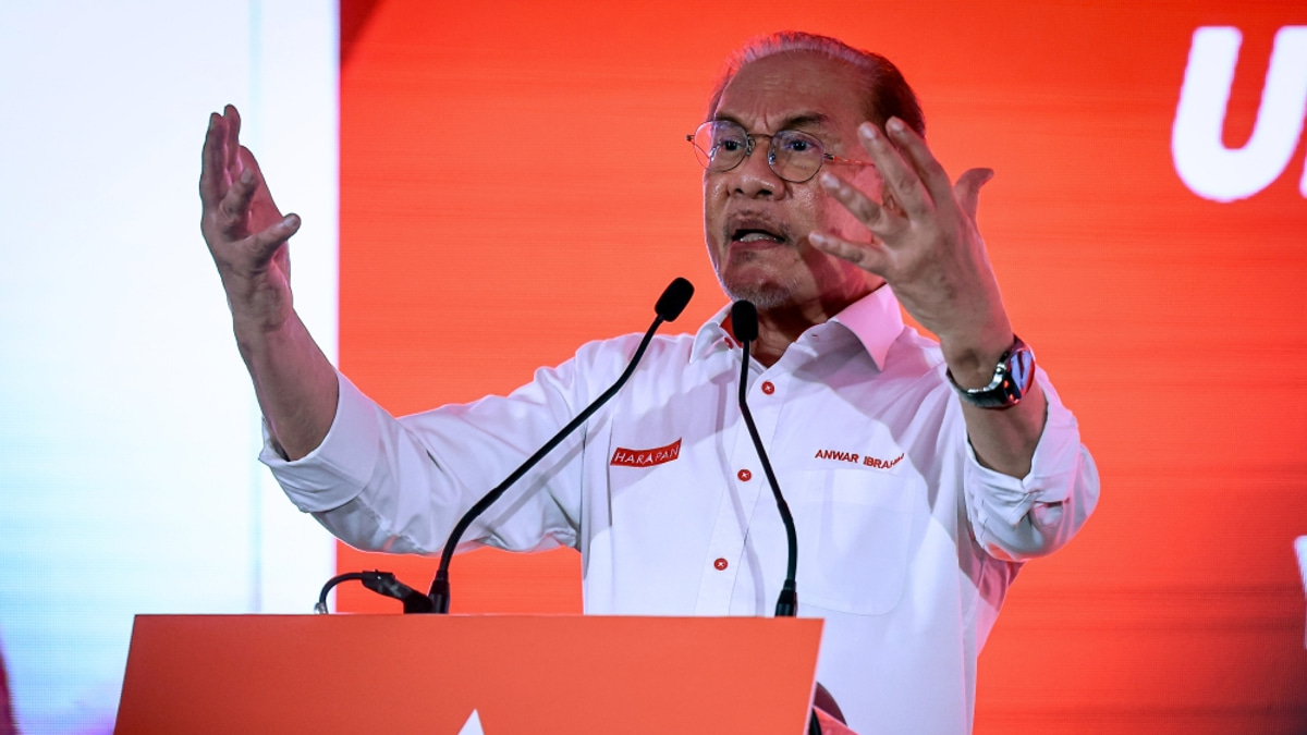 Anwar launches Negeri Sembilan campaign push to energise Pakatan's electoral drive