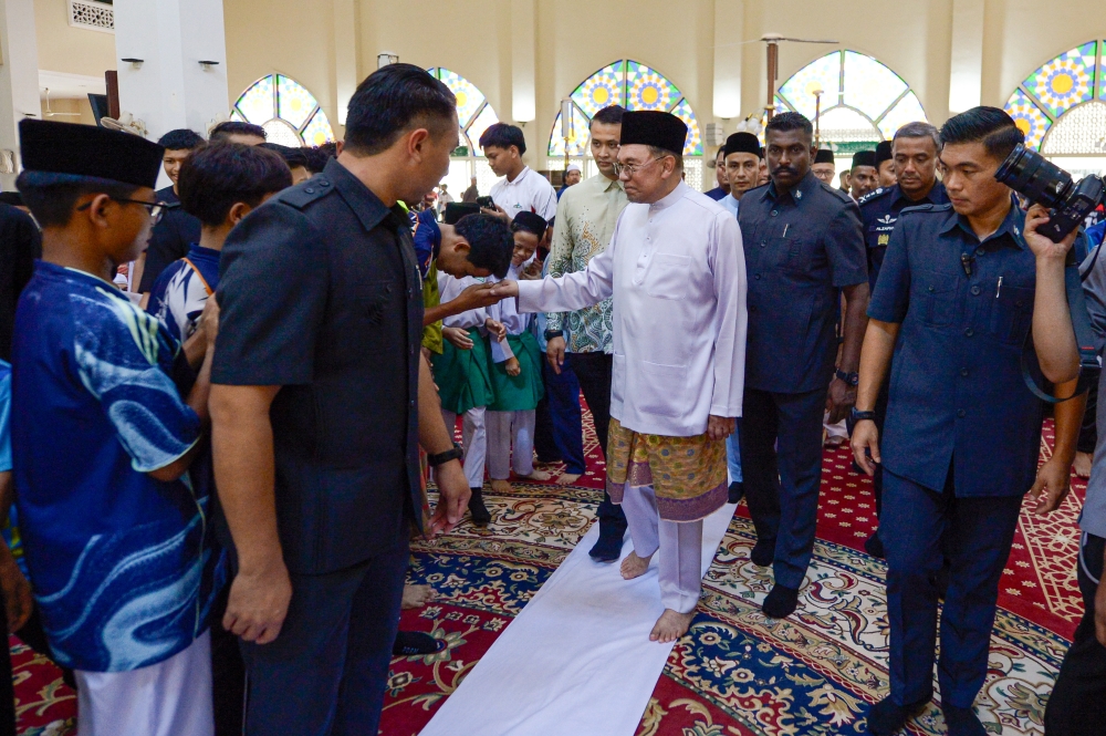 Malaysia's economy accelerates to 5.8% growth in second quarter as PM credits divine blessing