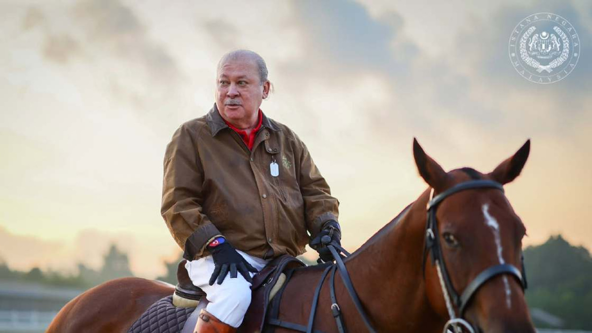 King Sustains Daily Equestrian Regimen at Johor Palace Grounds