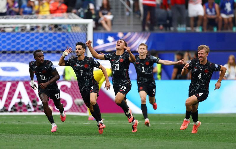 Eustaquio's dramatic stoppage-time goal sends Canada into World Cup knockout rounds