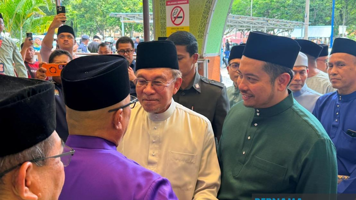 Azam Baki's NFCC Role Independent of MACC Tenure, Says PM Anwar