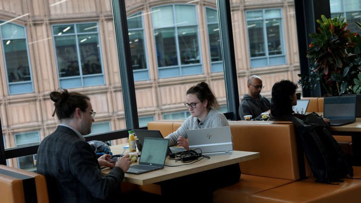UK economy gains momentum from artificial intelligence investment boom