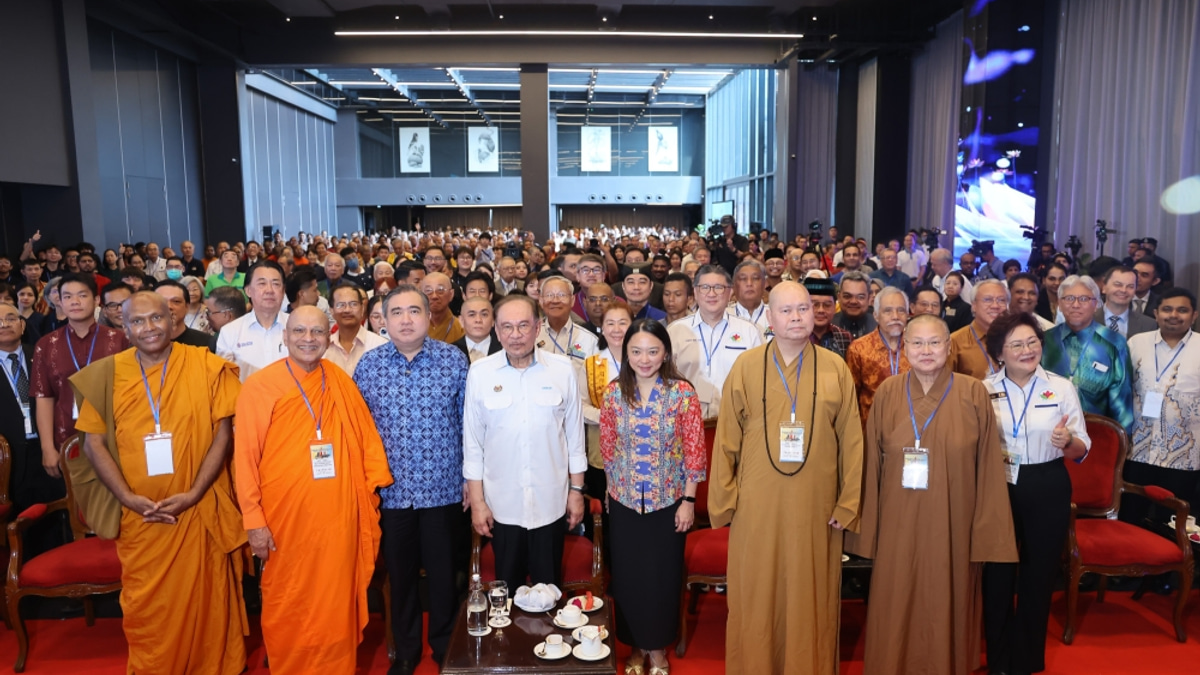 PM Anwar calls for unity and rejection of divisive politics at Wesak Day gathering