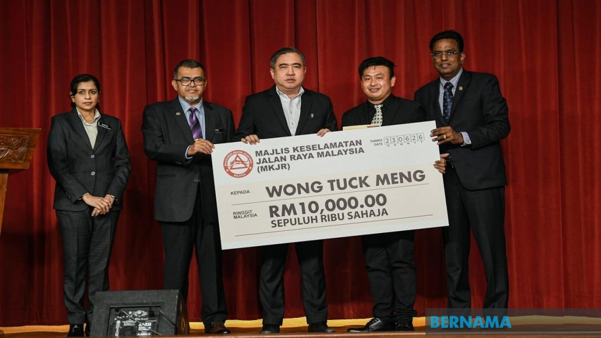 Lorry Driver Honoured for Heroic Actions That Saved 21 Bus Passengers Near Menora Tunnel
