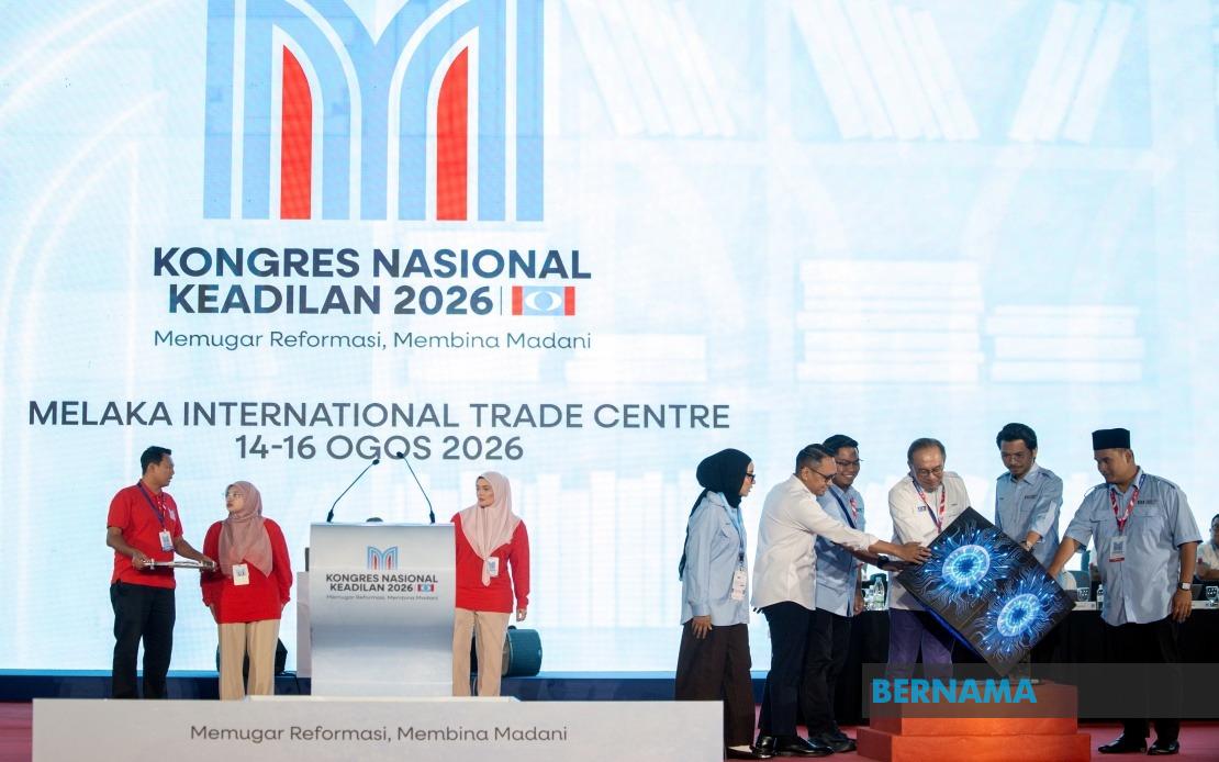 Anwar Launches AMK Publication on Civilisational Renewal and Youth Leadership