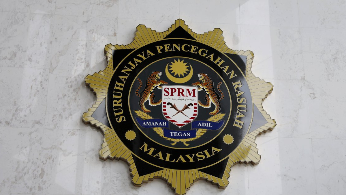 Prison Officer Held Over RM3,000 Bribery Allegation for Smuggling Contraband into Jail