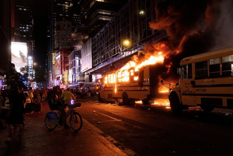Knicks championship celebration turns chaotic in Manhattan as bus catches fire