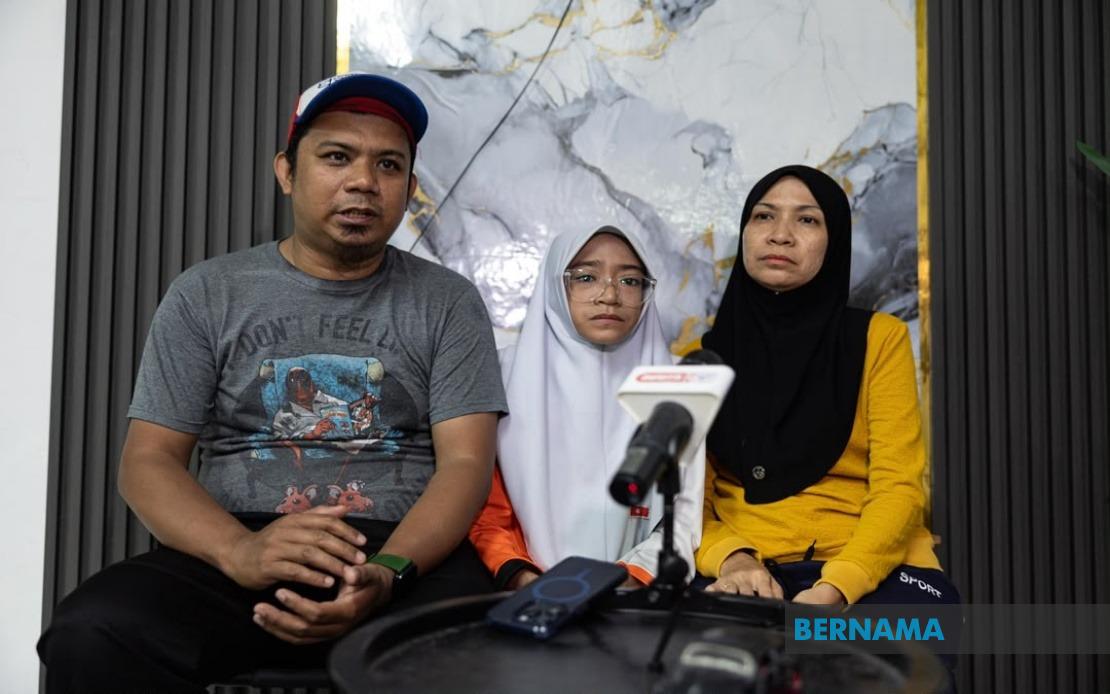 Education Minister and Teachers' Foundation Fund RM10,000 Surgery for Teen with Scoliosis