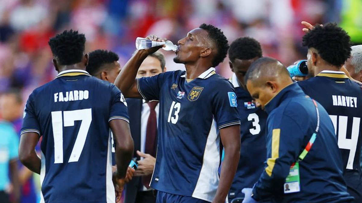 FIFA defends World Cup hydration breaks as purely sporting measure