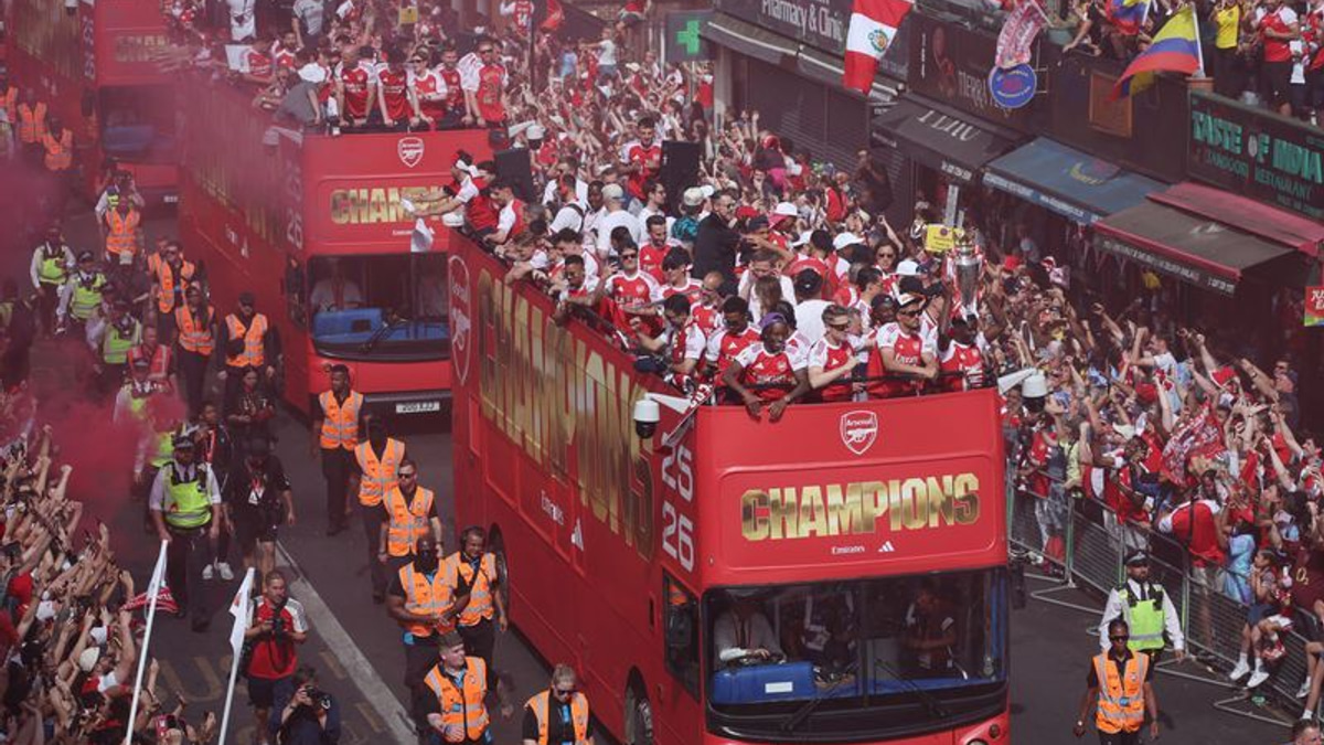 Arsenal fans flood London streets in jubilant title parade celebration