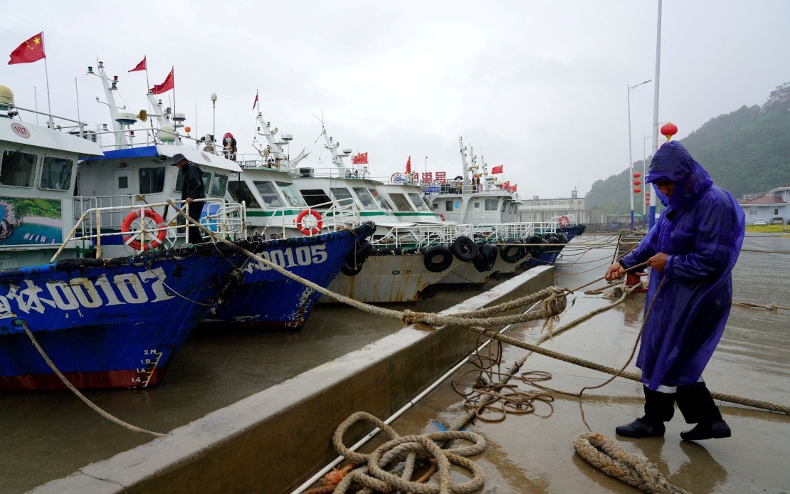 Zhejiang Escalates Typhoon Alert as Dolphin Storms Toward China's East Coast