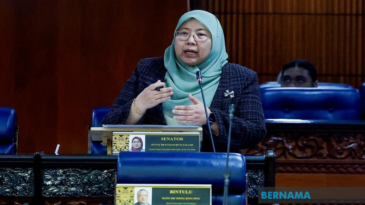 eCOSS App Proving Successful in Preventing Subsidised Cooking Oil Leakage, Says Fuziah