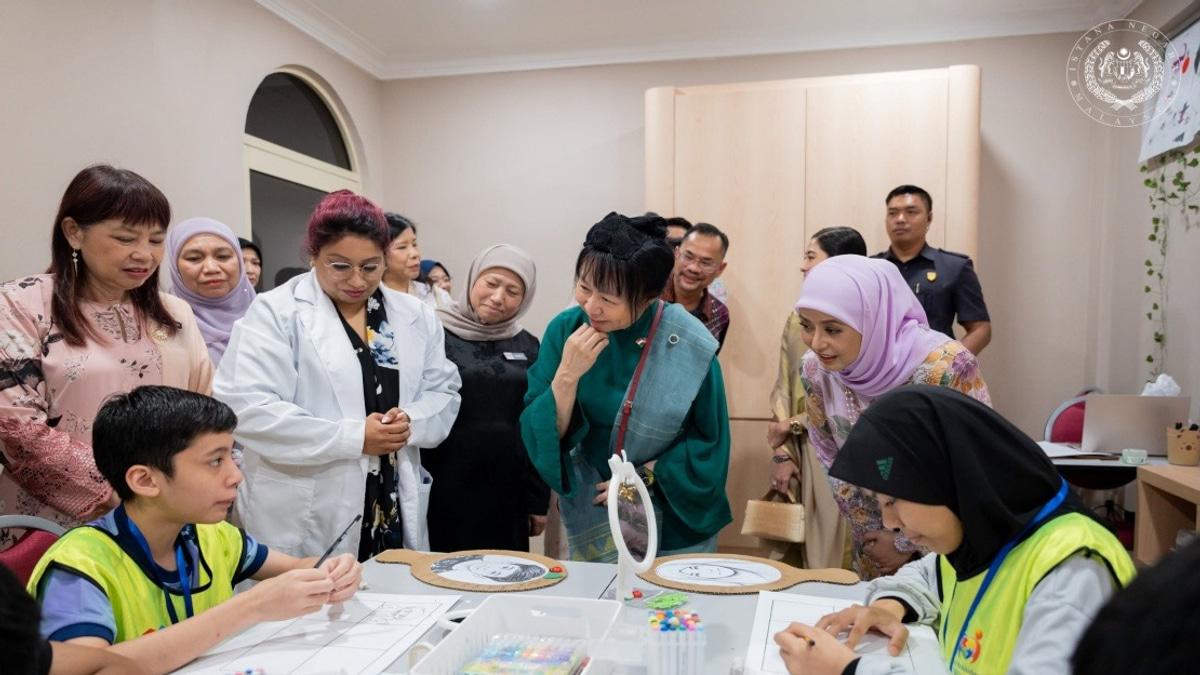 Queen Raja Zarith Sofiah and Singapore First Lady Jane Ittogi Tour Bangi Autism Centre