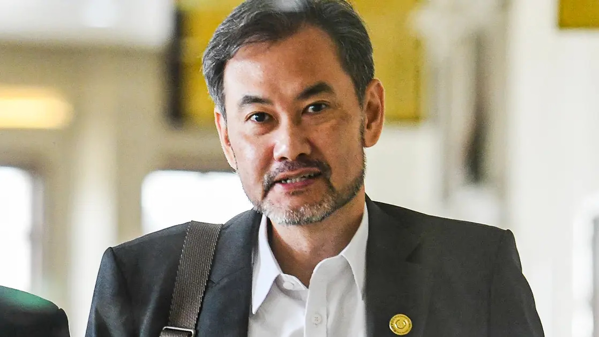 Former 1MDB Chief Denies Giving Jho Low Prime Minister Status