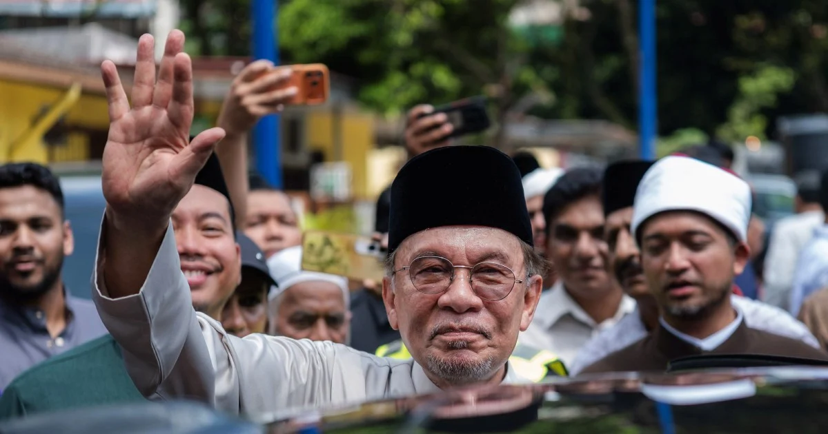 Johor's electoral showdown intensifies as Anwar, Zahid lead major campaign blitz