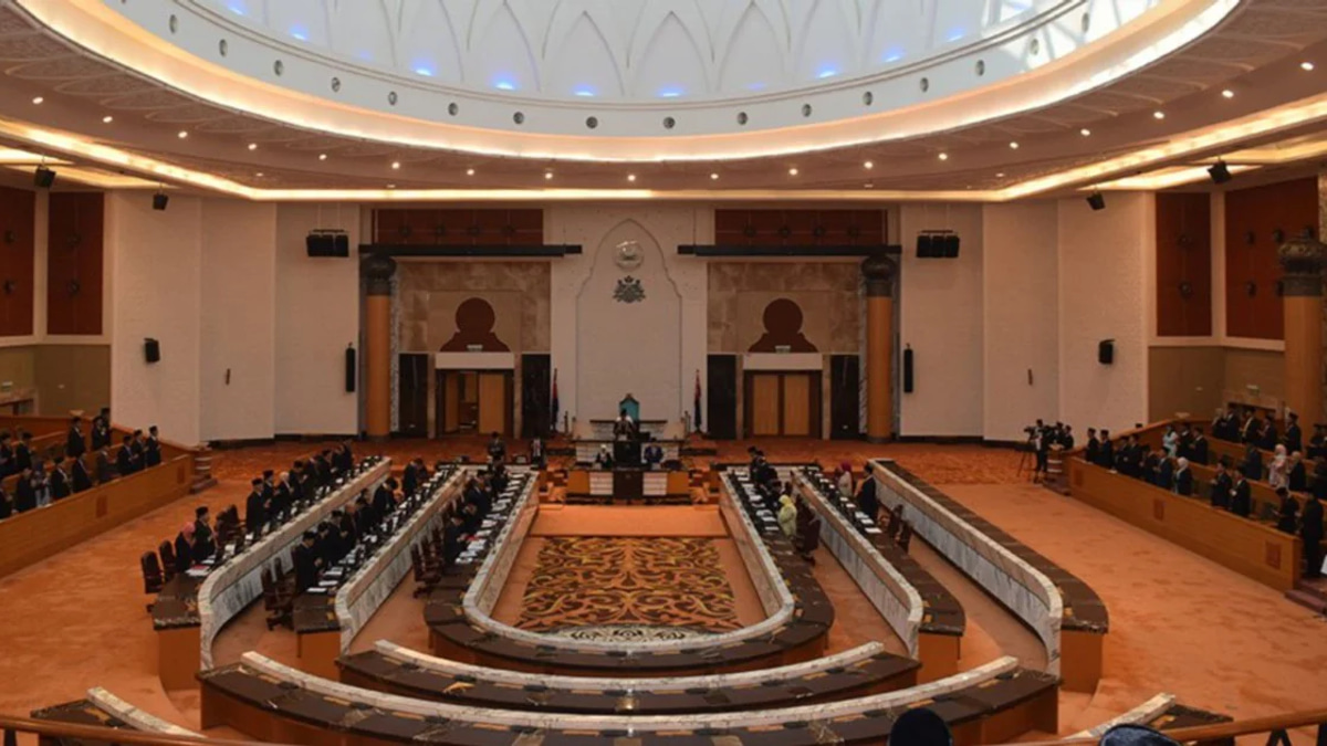 Johor Assemblyman Brushes Off Election Speculation Amid Single-Day Sitting