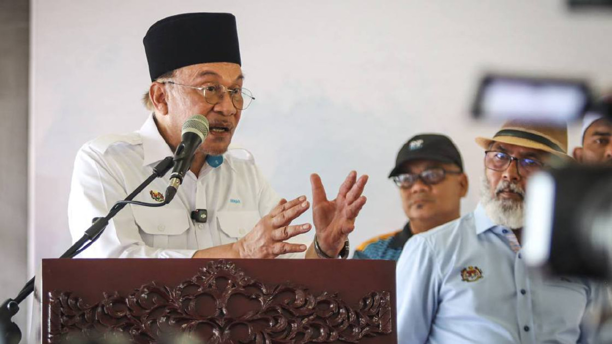 Government Moving Quickly to Counter Job Losses, Anwar Assures
