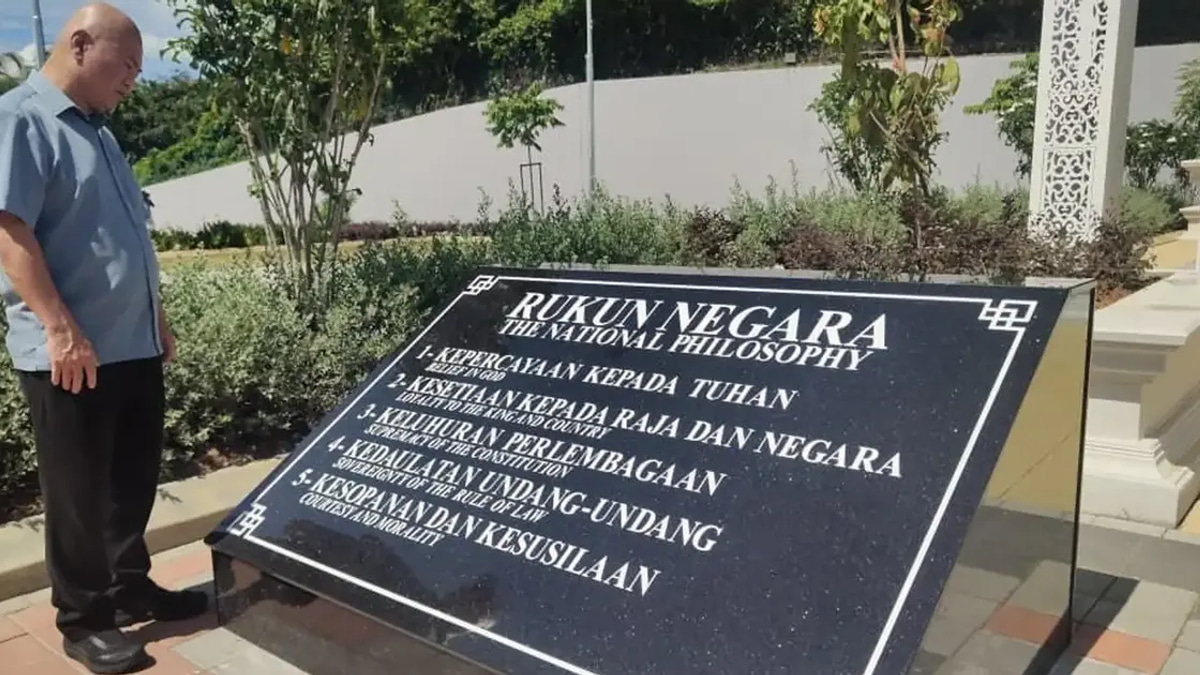 Ronnie Liu Returns to Dataran Selangor to Recite Rukun Negara Following Sultan's Criticism
