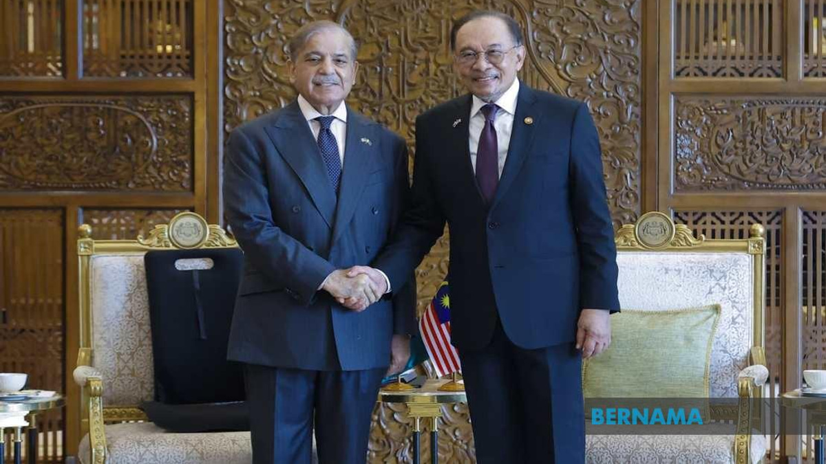 Pakistani PM Shehbaz Sharif Extends Well-Wishes to Anwar Ibrahim Following Medical Procedure
