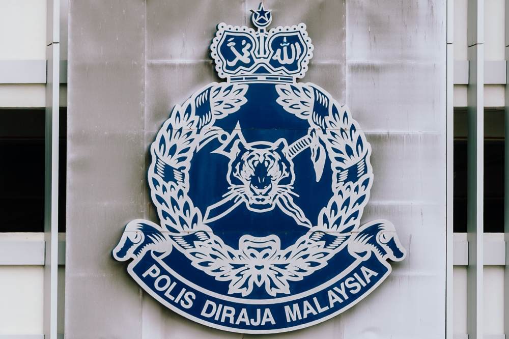 Intoxicated Man Arrested for Alleged Assault on Two Neighbours in Rawang