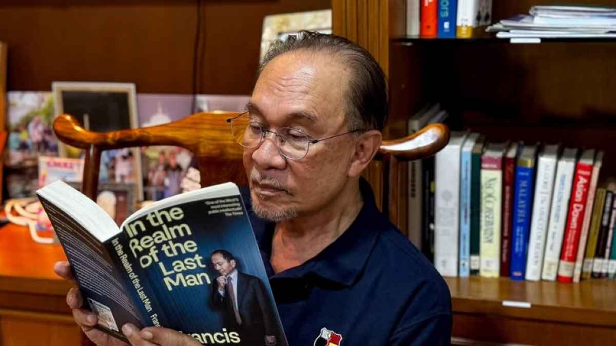 PM Anwar Ibrahim Discharged from Hospital Following Hernia Surgery