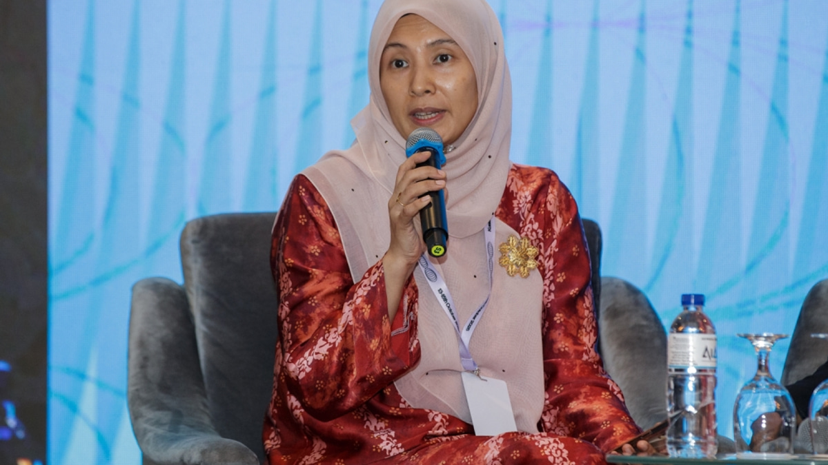 Nurul Izzah Steps Down as PKR Deputy President to Focus on Further Education