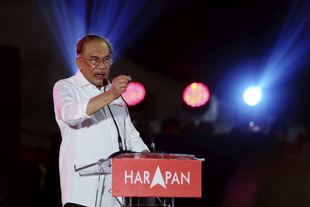 Anwar Launches Negeri Sembilan Campaign Blitz with Four-Stop Tour