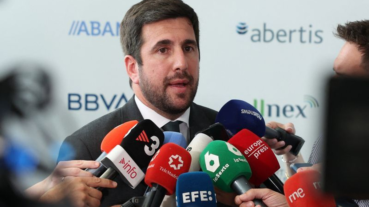 Riquelme Challenges Perez with 'Members' City' Vision for Real Madrid