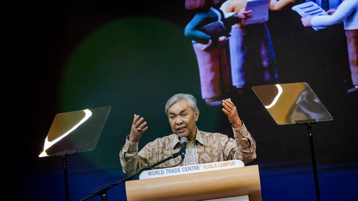 Zahid Rebuffs Opposition Over Bukit Bintang Event, Compares PAS Record